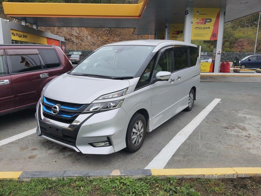 Ниссан Серена 2018