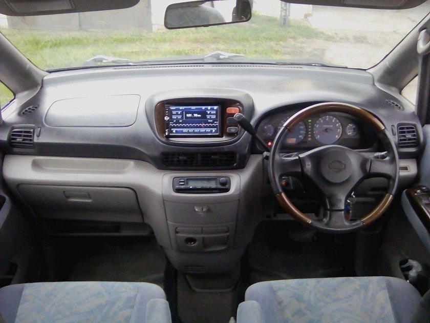 Nissan Serena 2000 салон