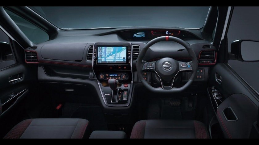 Ниссан Серена с 27 в салоне