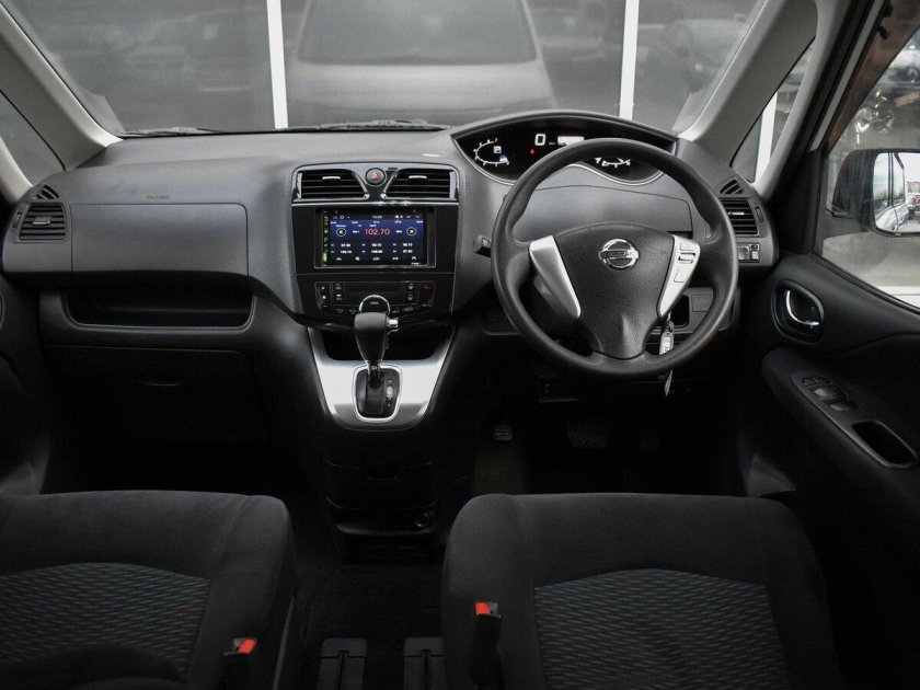 Ниссан Серена 2010