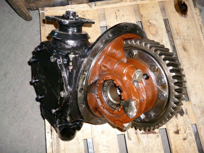 Редуктор заднего моста ЗИЛ 131 2402010