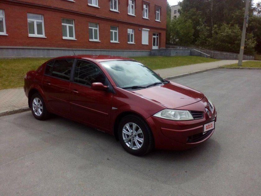 Рено Меган 2 седан красный