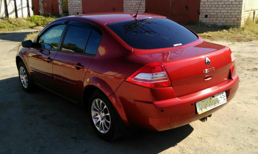 Рено Меган 2 красный