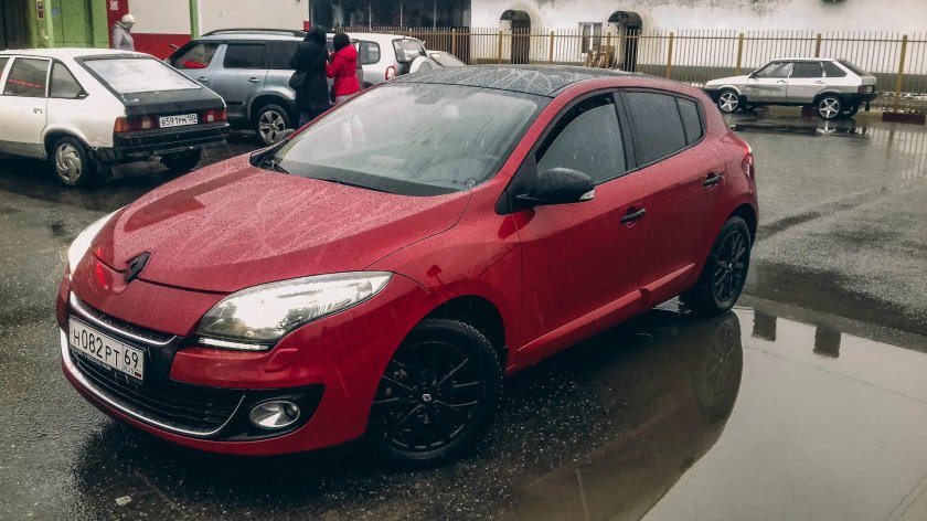 Рено Меган 3 красный