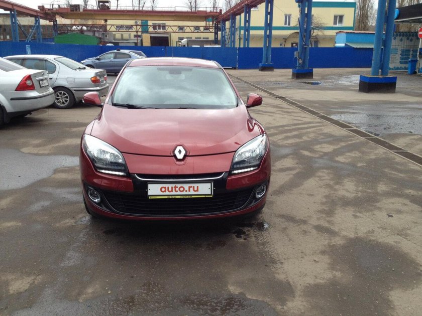 Рено Меган 3 красный