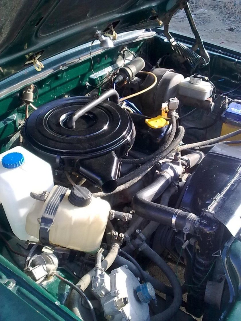 Подкапотное пространство ГАЗ 3110