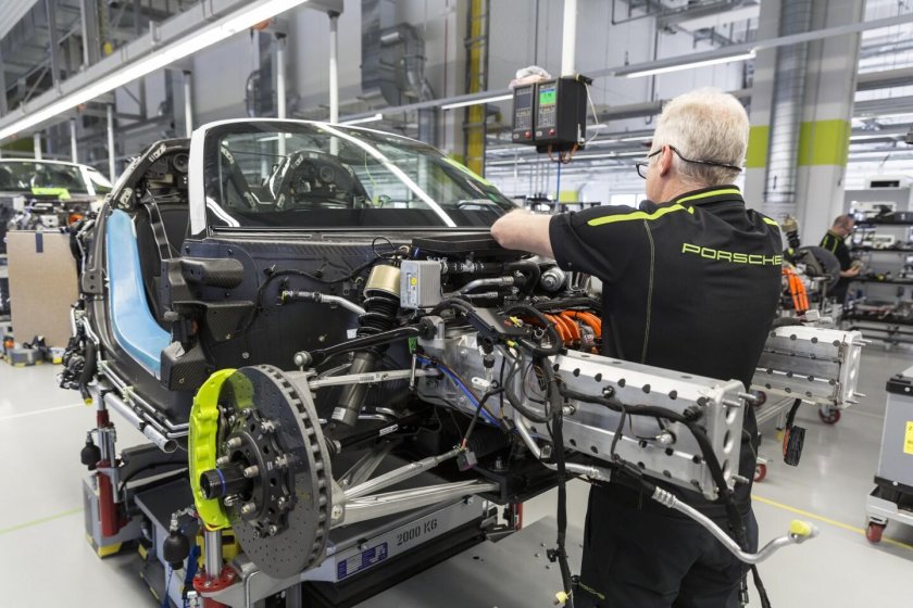 Мотор Porsche 918