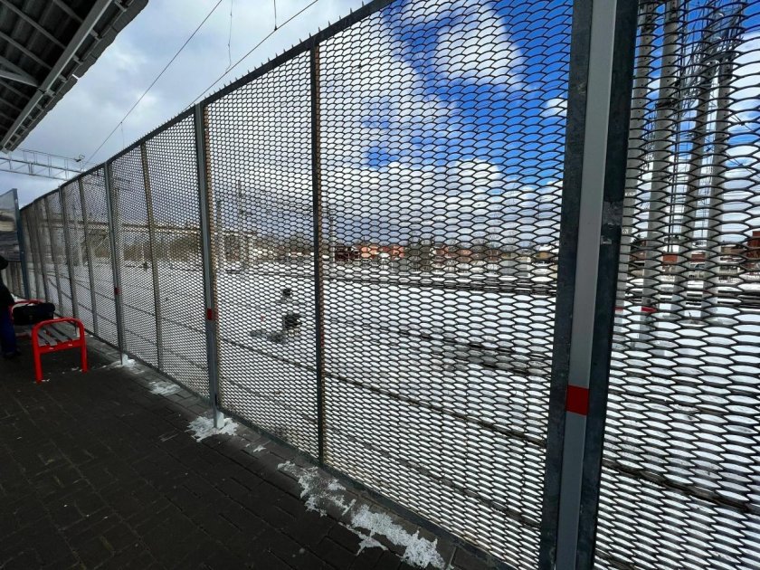 Ограждение из перфорированного металлического листа