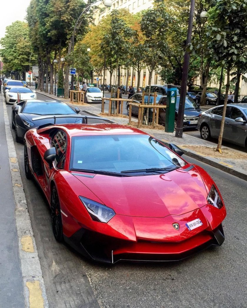 Ламборгини или Феррари