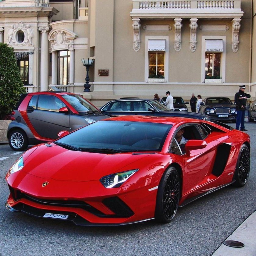 Ламборджини авентадор Ferrari