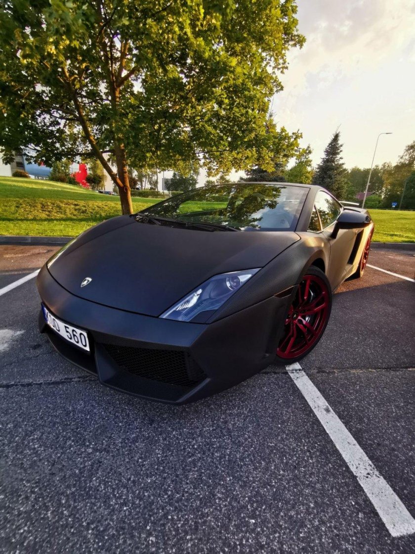 Что дороже Ламборджини или Феррари