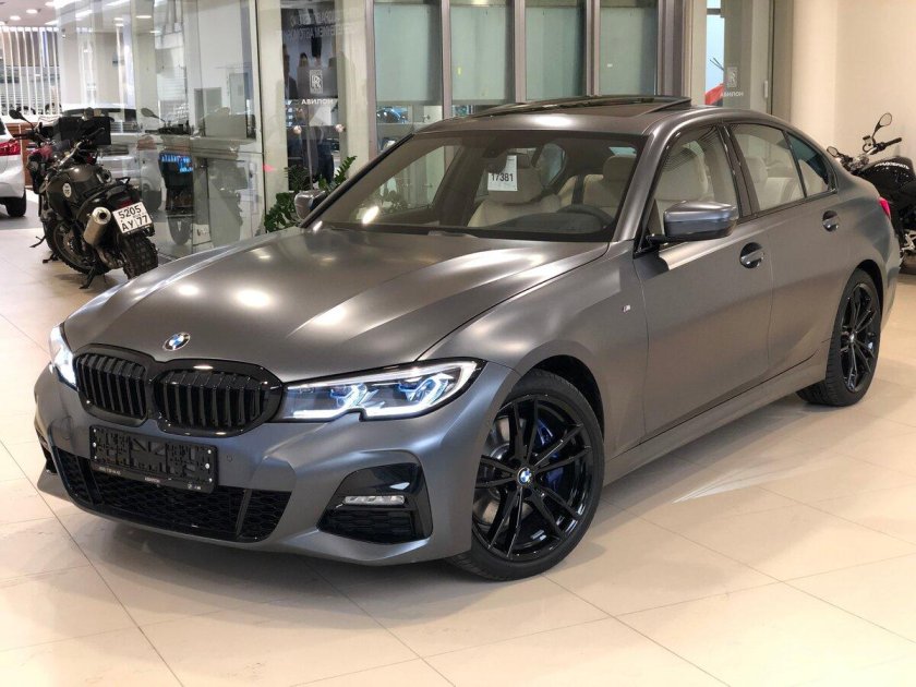 BMW 320i XDRIVE серая