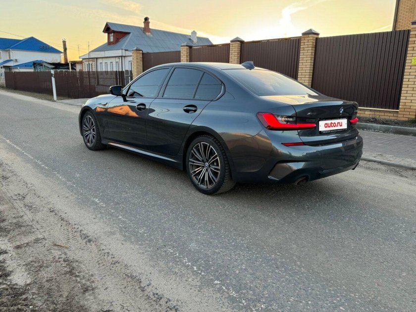 Серая бмв