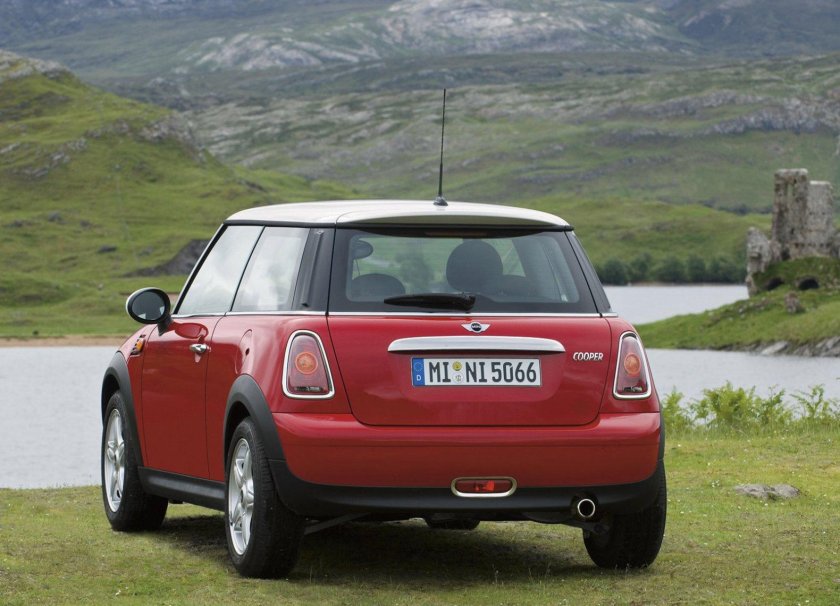 Мини Купер сзади