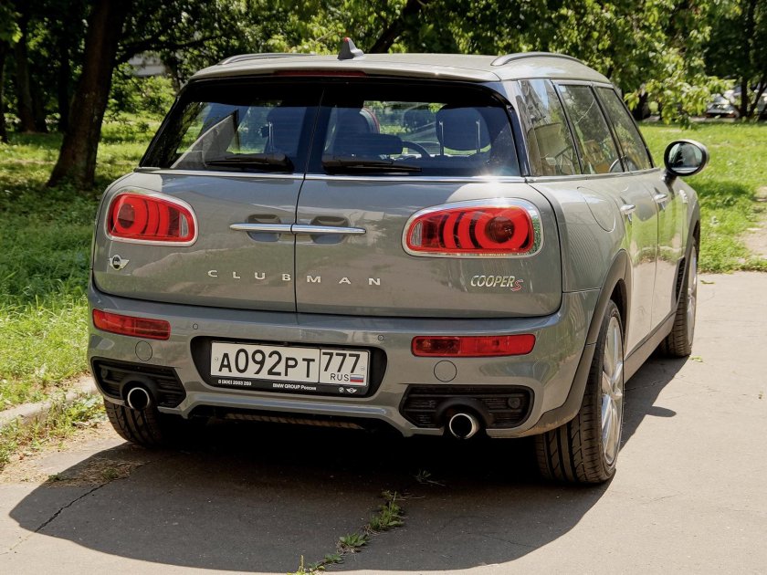 Мини Купер Клабмен сзади
