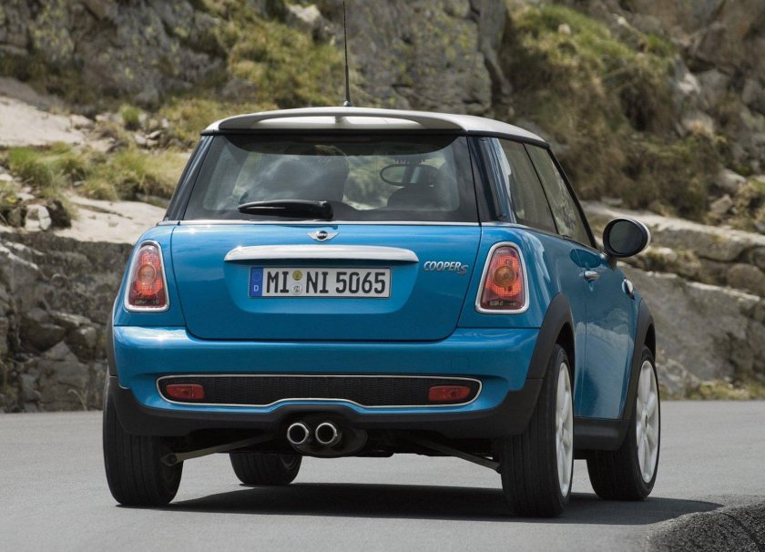 Мини Купер сзади