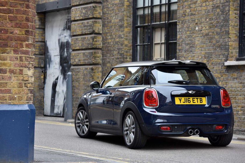 Мини Купер сзади