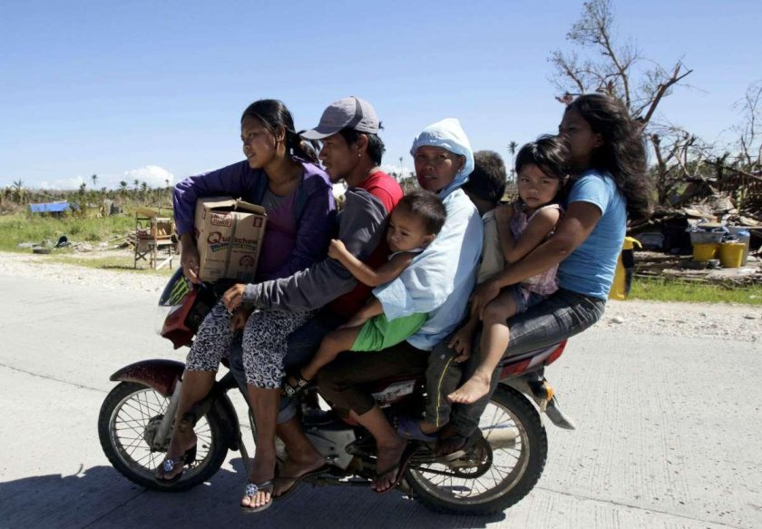 Несколько человек на мотоцикле