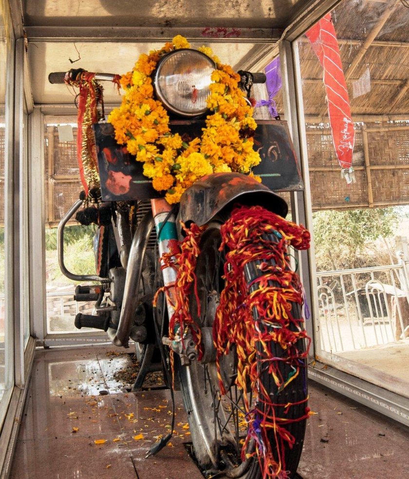 Святой мотоцикл в Индии
