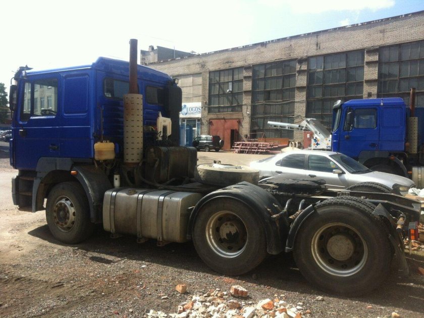 Тягач шакман 6х4 42584м324