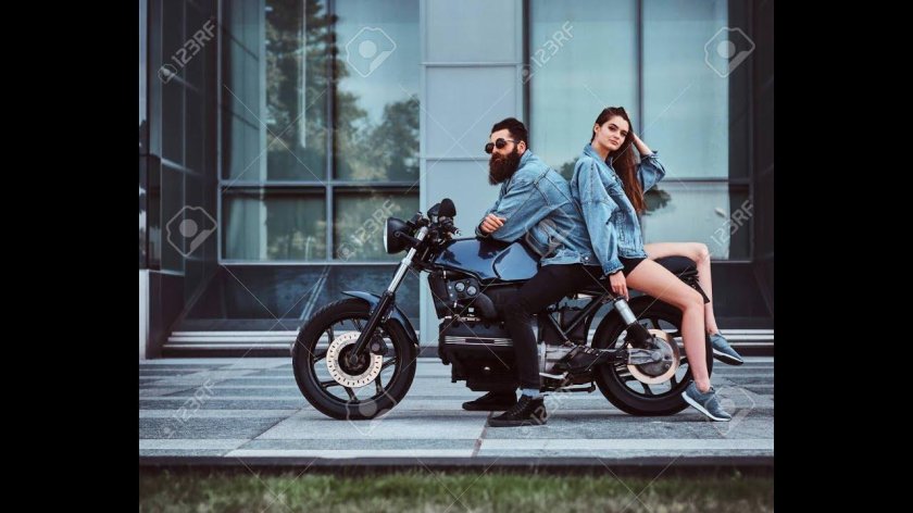 Девушка мотоцикл