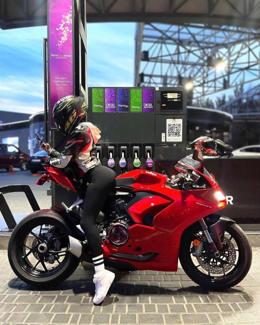 Розовый байк Кавасаки