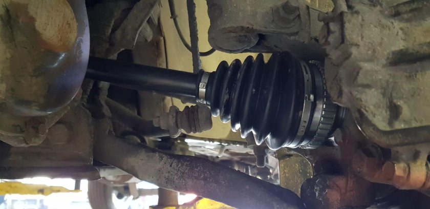 Сальник привода Додж Караван 2.4 автомат