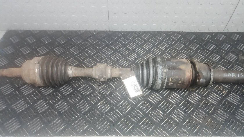 Задний приводной вал