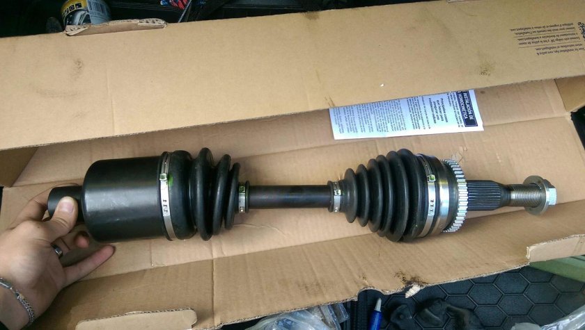 Dodge Caravan 2002 2.4 шрус передний левый