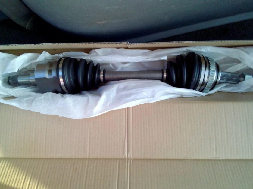 Шрус внутренний левый Додж Караван 3