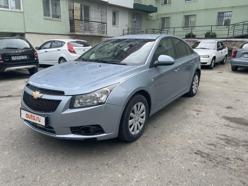 Серый шевроле круз