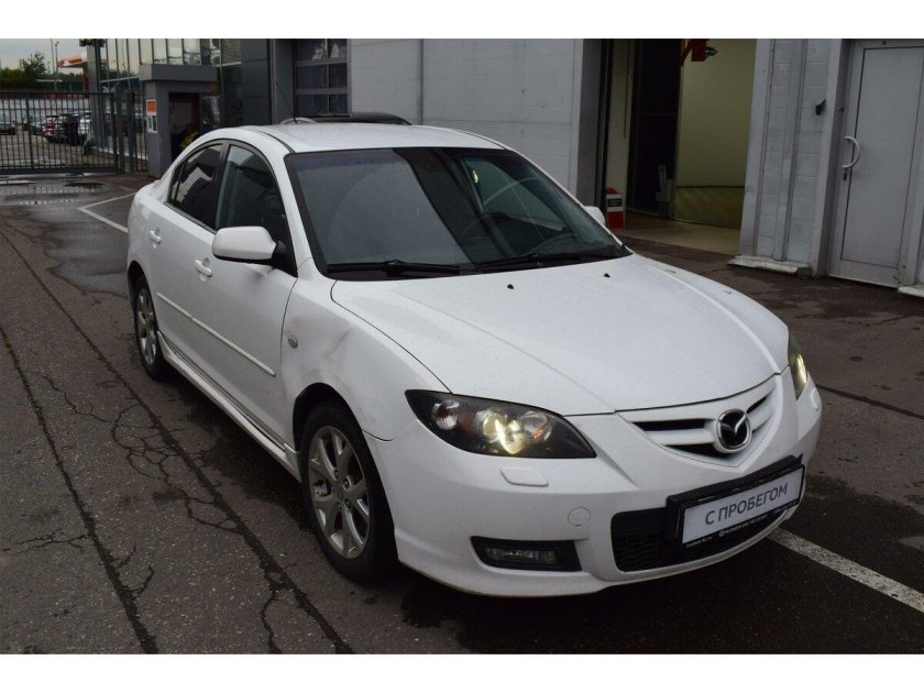Белый Мазда 2007