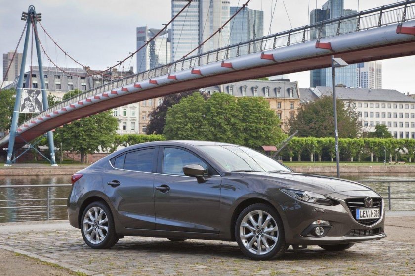 Мазда 3 седан