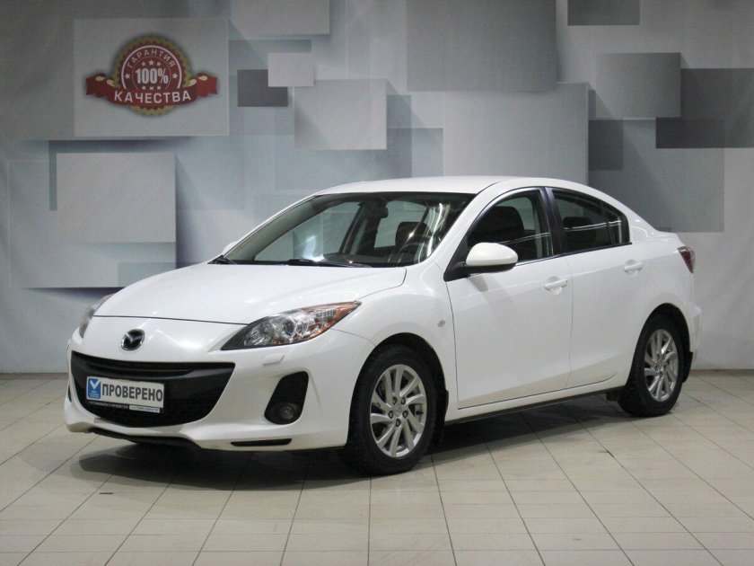 Мазда 3 белая