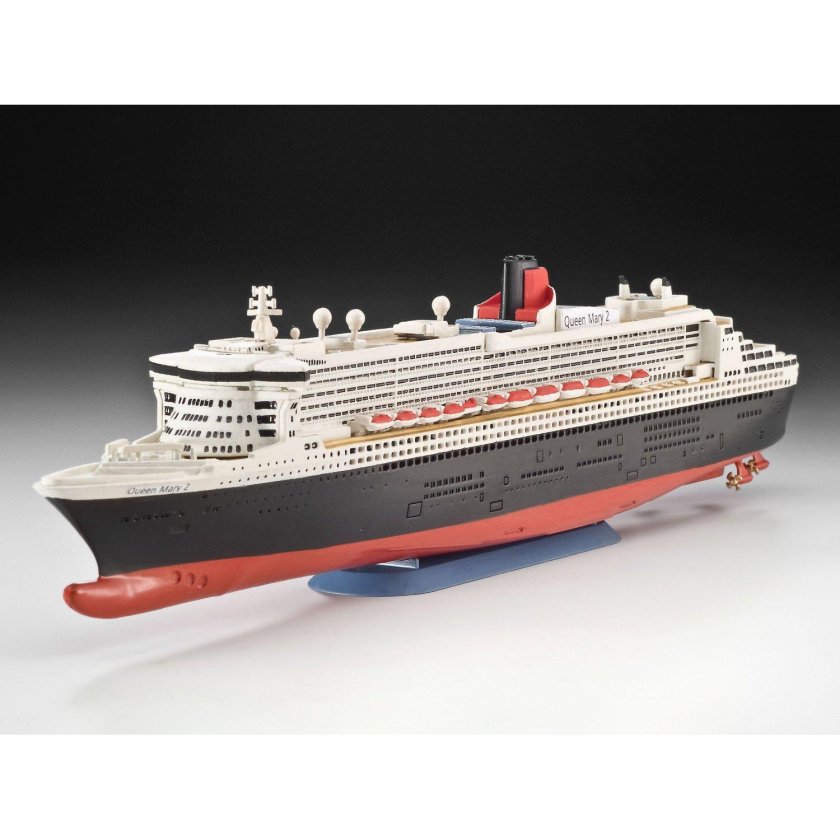 Queen Mary 2 модель Revell