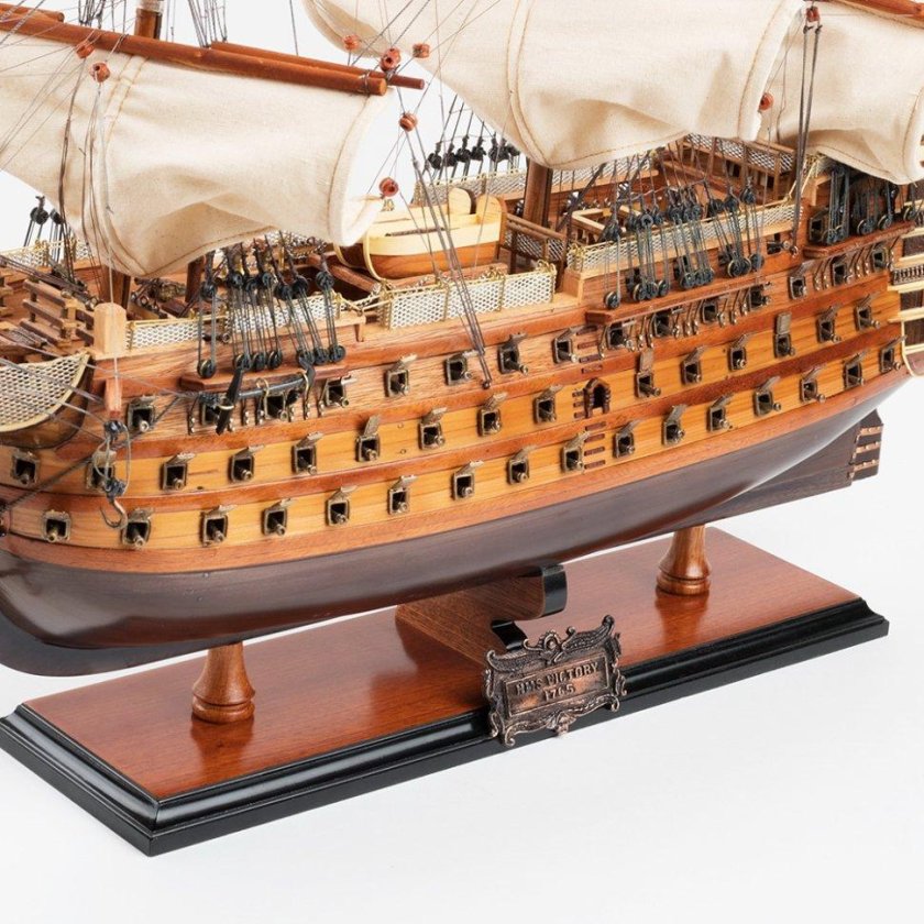 Деревянная модель корабля Виктори