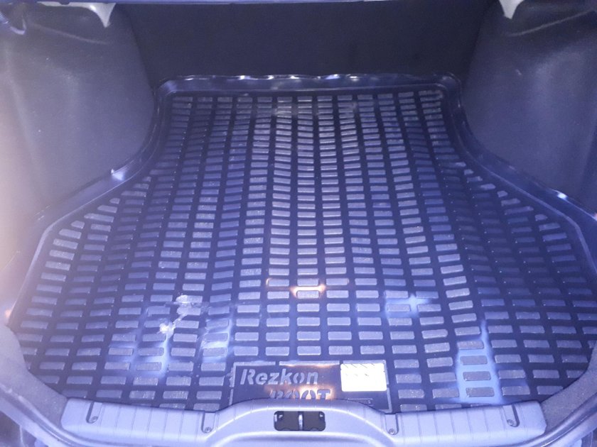 Коврик в багажник Rezkon