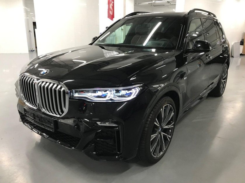 БМВ х7 черный сапфир