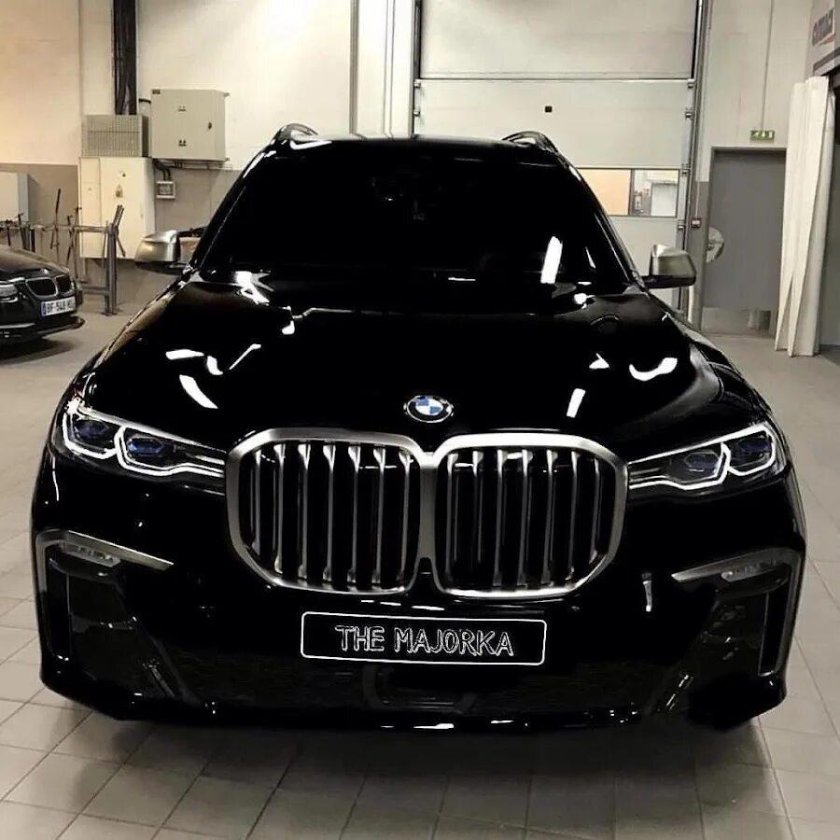 БМВ Икс 7 черный