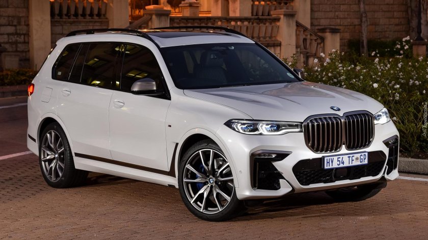BMW x7 m50d белый
