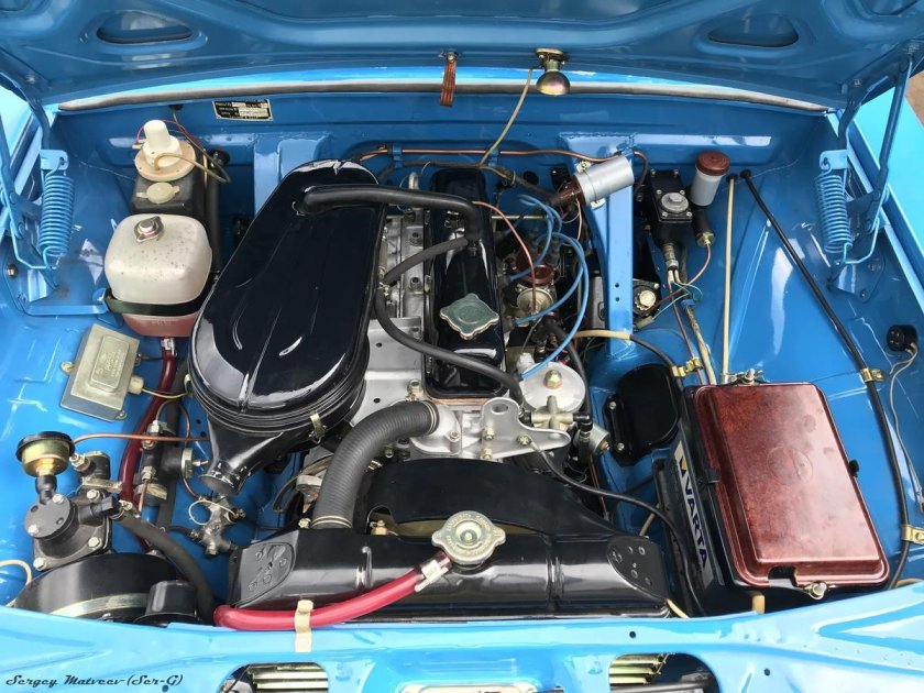 ГАЗ 2410 под капотом