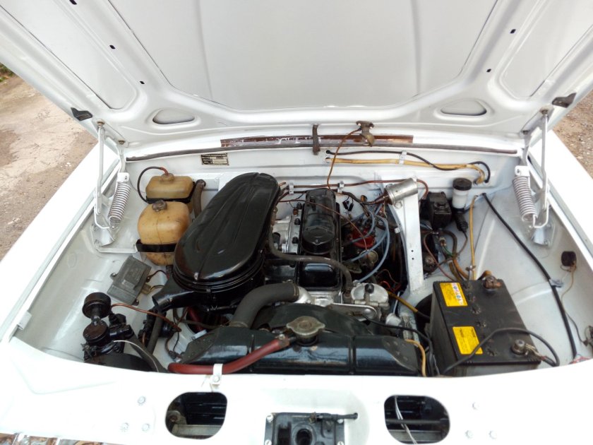 ГАЗ 24 подкапотка