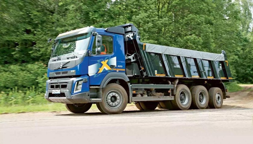 Вольво четырехосный самосвал