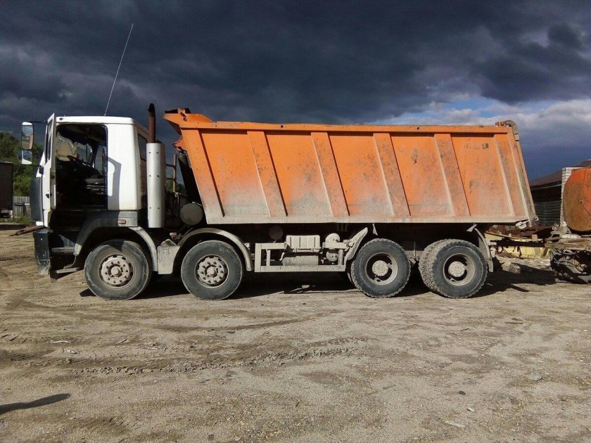 МАЗ самосвал 4 х осный