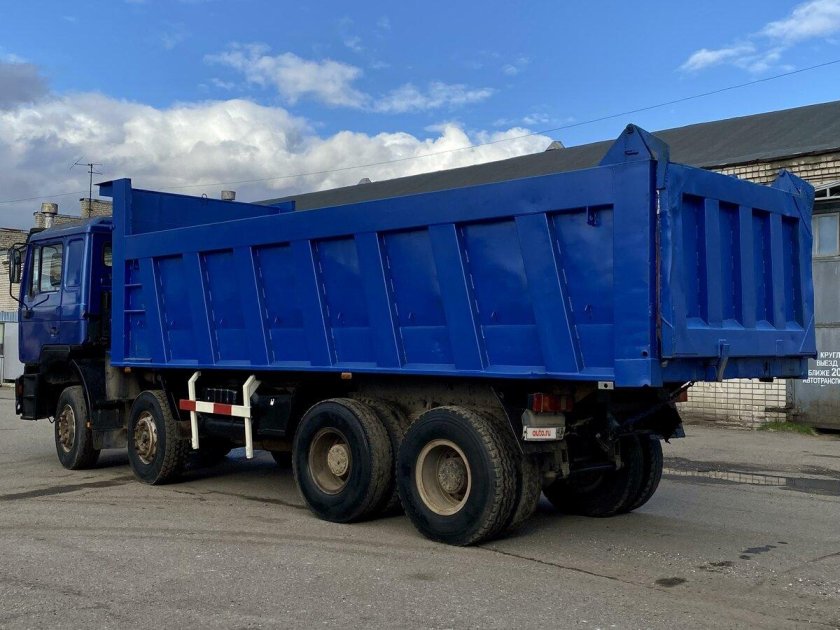 Самосвал shacman