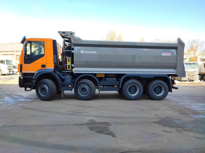 Ивеко траккер самосвал