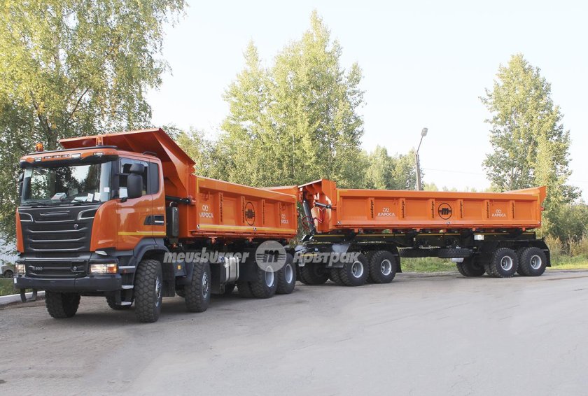 КАМАЗ четырехосный самосвал