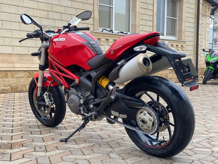 Дукати монстр 1100