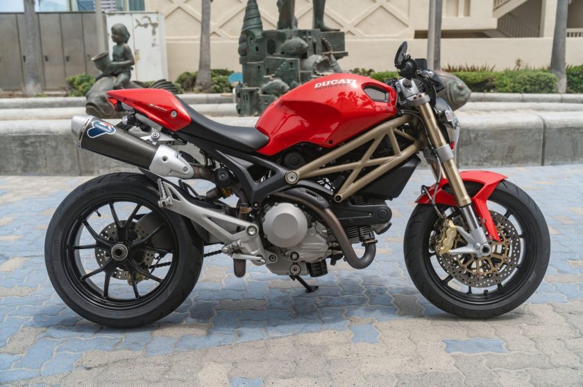 Ducati monster 1100 evo