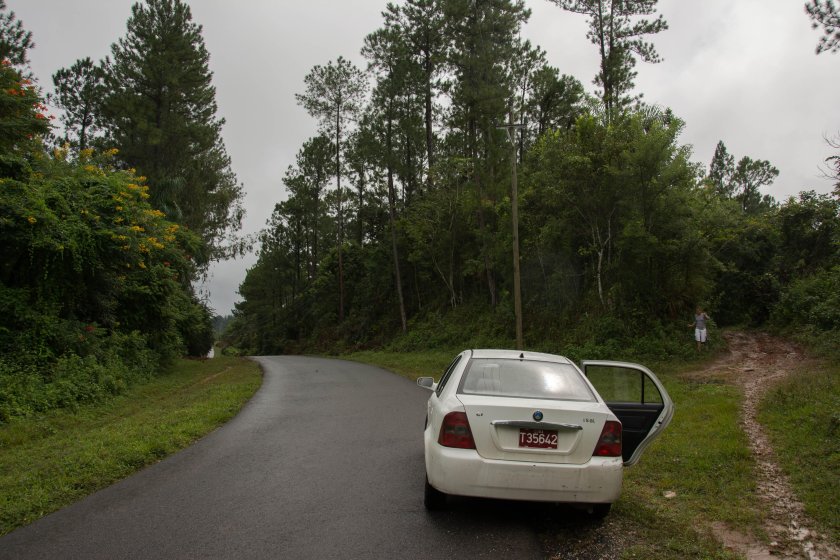 Машина на обочине